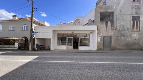 Loja para Arrendamento em Atouguia da Baleia