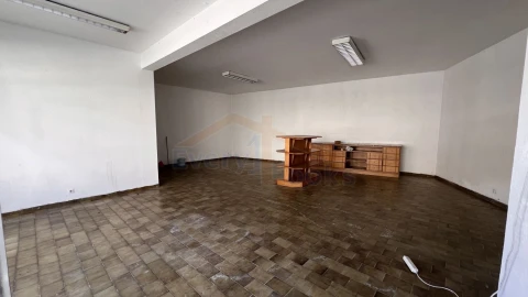 Loja para Arrendamento em Atouguia da Baleia
