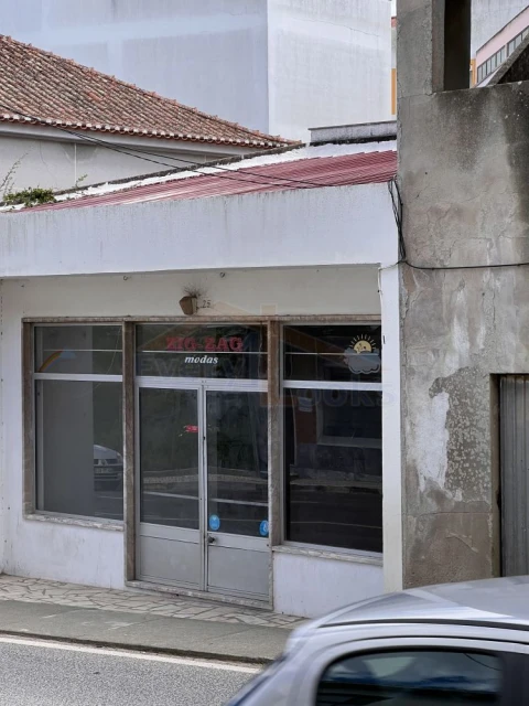 Loja para Arrendamento em Atouguia da Baleia