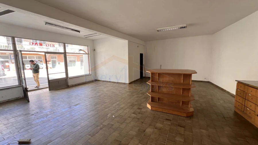 Loja para Arrendamento em Atouguia da Baleia Foto 4