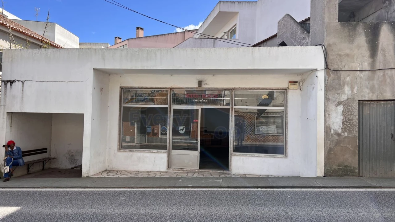 Loja para Arrendamento em Atouguia da Baleia Foto 1