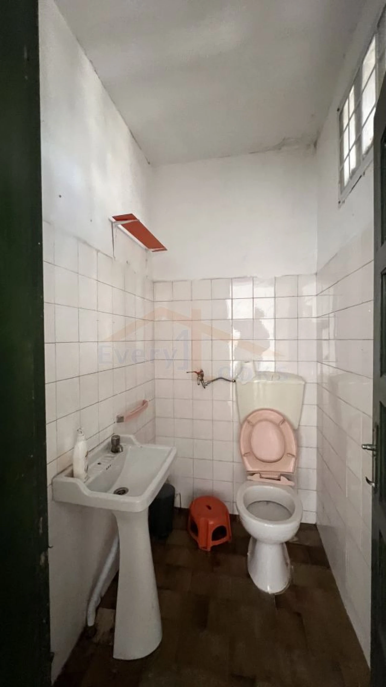 Loja para Arrendamento em Atouguia da Baleia Foto 10