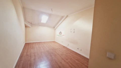 Apartamento T1 para Venda em Aradas