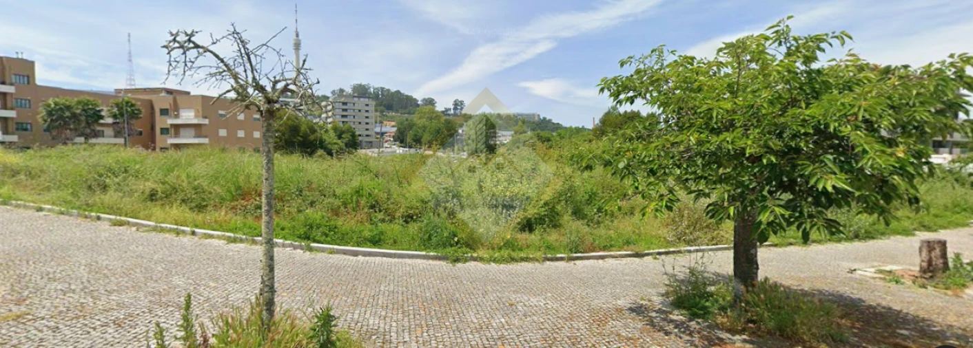 Terreno para Venda em Oliveira do Douro Foto 2