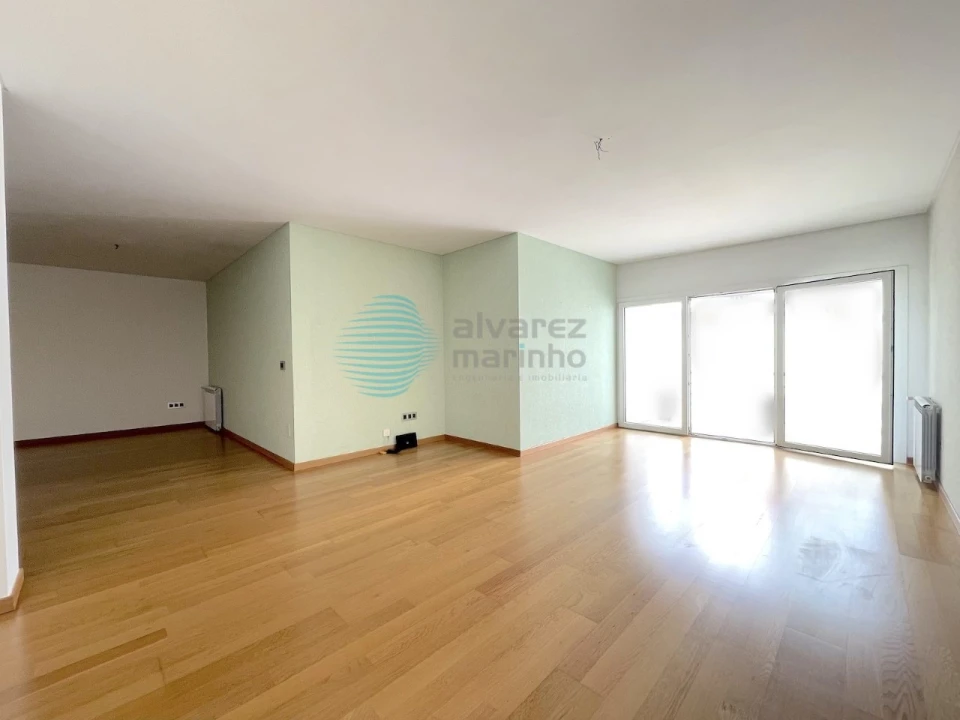 Apartamento T3 para Venda em Santa Maria, São Pedro e Matacães Foto 1