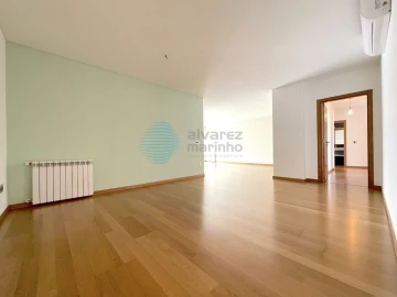 Apartamento T3 para Venda em Santa Maria, São Pedro e Matacães