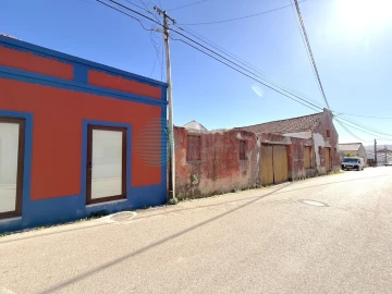 Armazém para Venda em Tornada e Salir do Porto