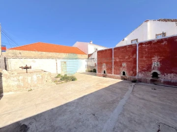 Armazém para Venda em Tornada e Salir do Porto