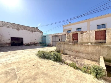 Armazém para Venda em Tornada e Salir do Porto