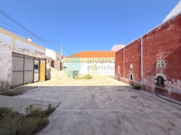 Armazém para Venda em Tornada e Salir do Porto