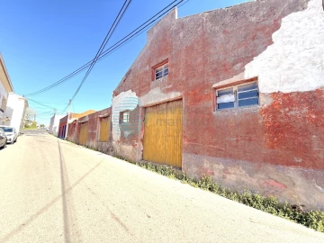 Armazém para Venda em Tornada e Salir do Porto