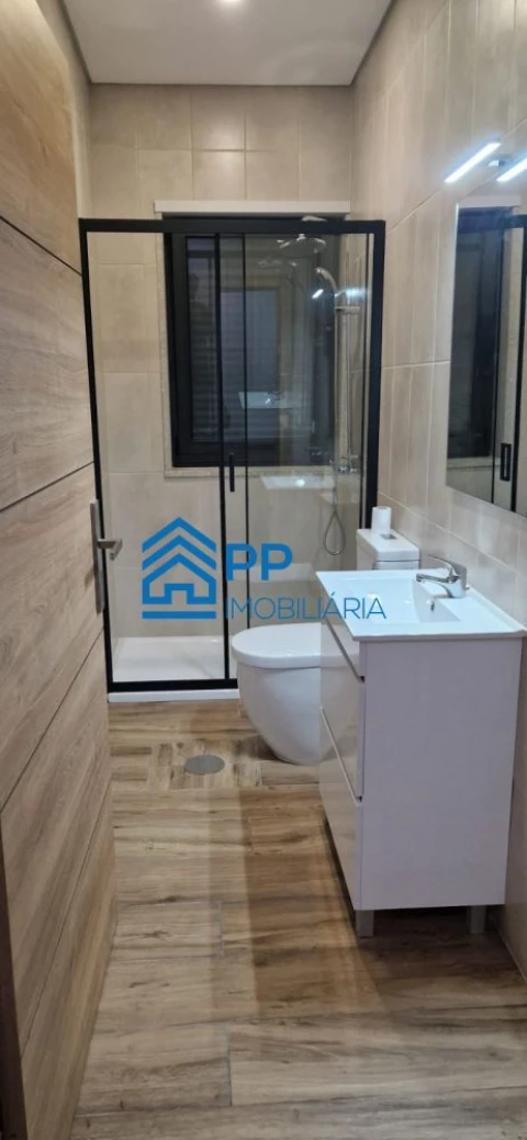 Moradia T6 para Venda em Paranhos