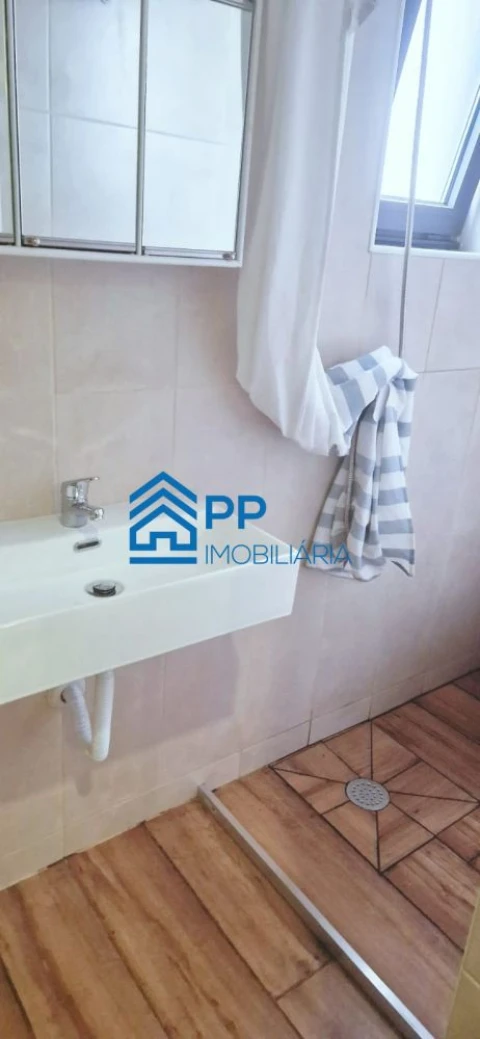 Moradia T6 para Venda em Paranhos