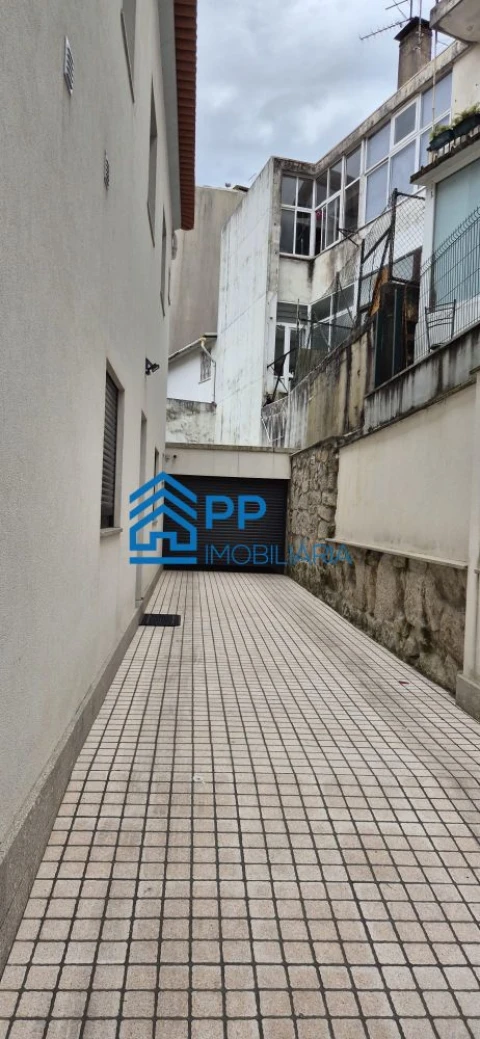 Moradia T6 para Venda em Paranhos