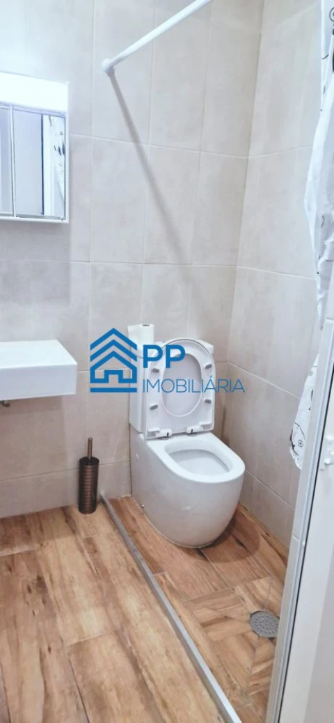 Moradia T6 para Venda em Paranhos