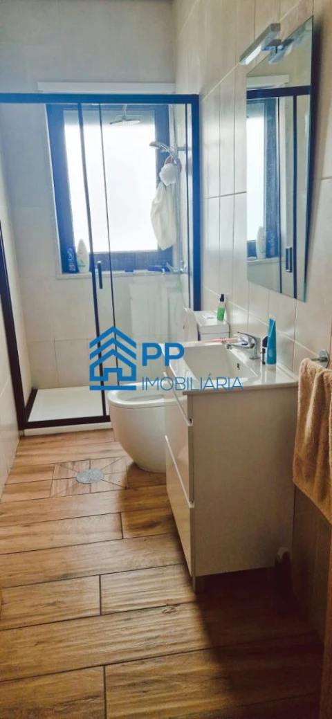 Moradia T6 para Venda em Paranhos