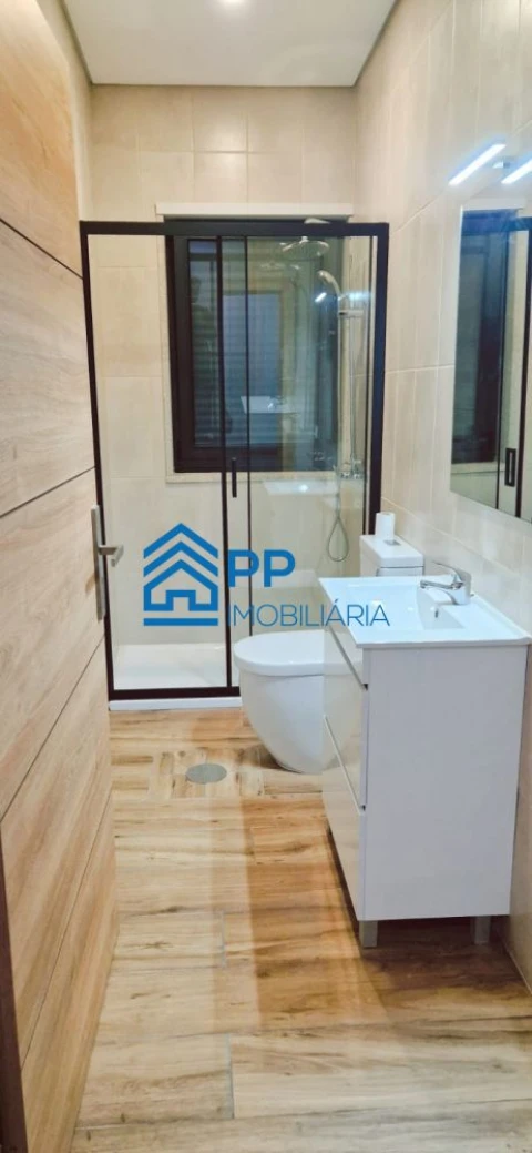 Moradia T6 para Venda em Paranhos