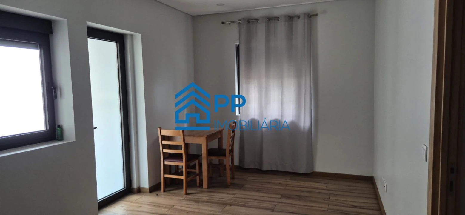 Moradia T6 para Venda em Paranhos Foto 1