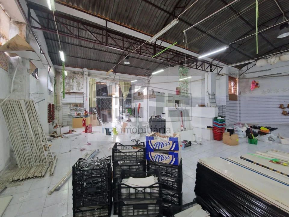 Loja para Arrendamento em Santa Iria de Azoia, São João da Talha e Bobadela Foto 12