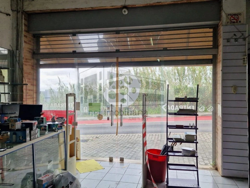 Loja para Arrendamento em Santa Iria de Azoia, São João da Talha e Bobadela Foto 1
