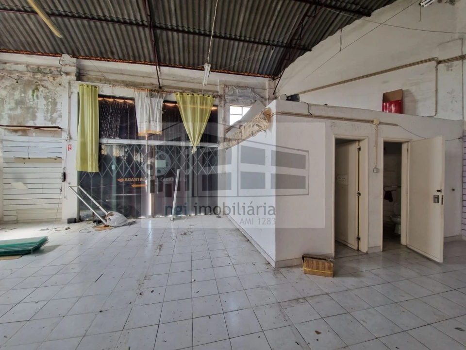 Loja para Arrendamento em Santa Iria de Azoia, São João da Talha e Bobadela Foto 6