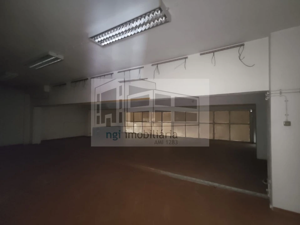 Loja para Venda em Póvoa de Santo Adrião e Olival Basto Foto 12