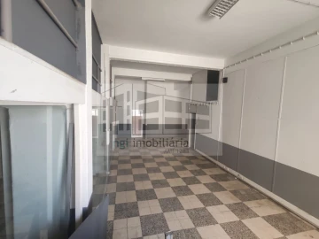 Loja para Venda em Póvoa de Santo Adrião e Olival Basto