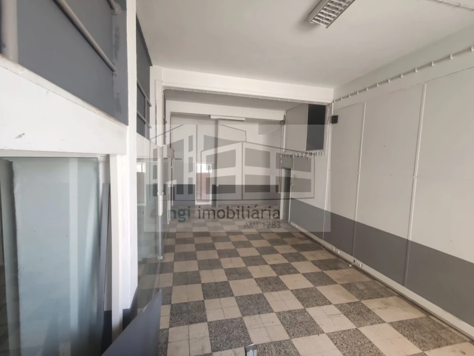 Loja para Venda em Póvoa de Santo Adrião e Olival Basto Foto 3