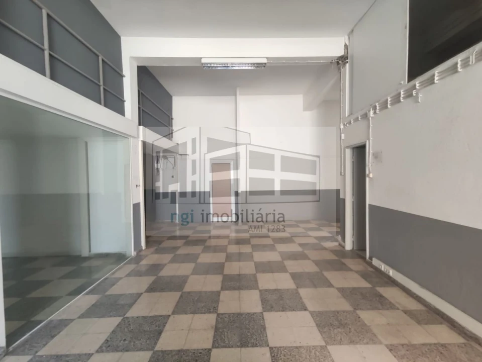 Loja para Venda em Póvoa de Santo Adrião e Olival Basto Foto 1