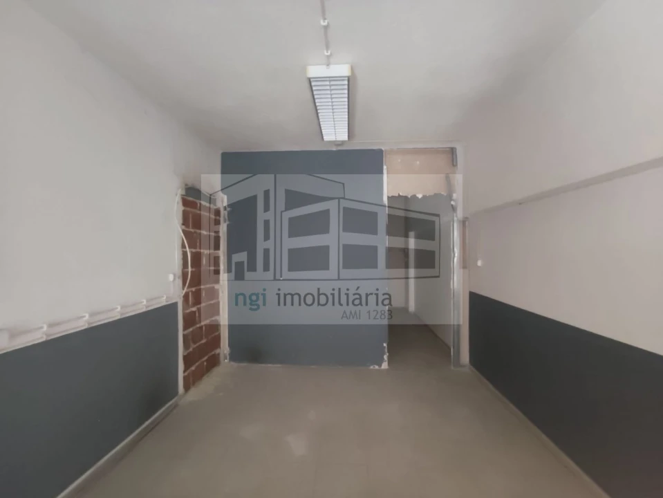 Loja para Venda em Póvoa de Santo Adrião e Olival Basto Foto 11