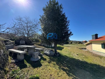 Moradia T2 para Venda em Bustelo, Carneiro e Carvalho de Rei