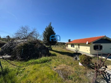 Moradia T2 para Venda em Bustelo, Carneiro e Carvalho de Rei