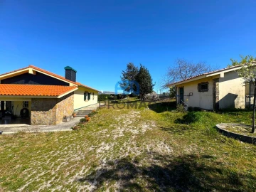 Moradia T2 para Venda em Bustelo, Carneiro e Carvalho de Rei