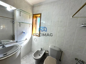 Moradia T2 para Venda em Bustelo, Carneiro e Carvalho de Rei