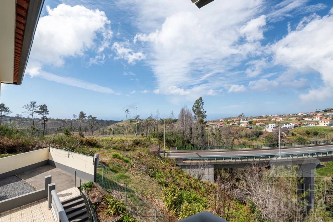 Moradia T4 para Venda em Prazeres Foto 8