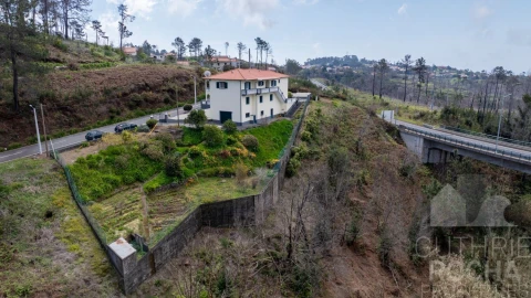 Moradia T4 para Venda em Prazeres