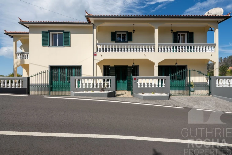 Moradia T4 para Venda em Prazeres Foto 4