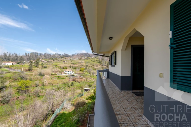 Moradia T4 para Venda em Prazeres Foto 2