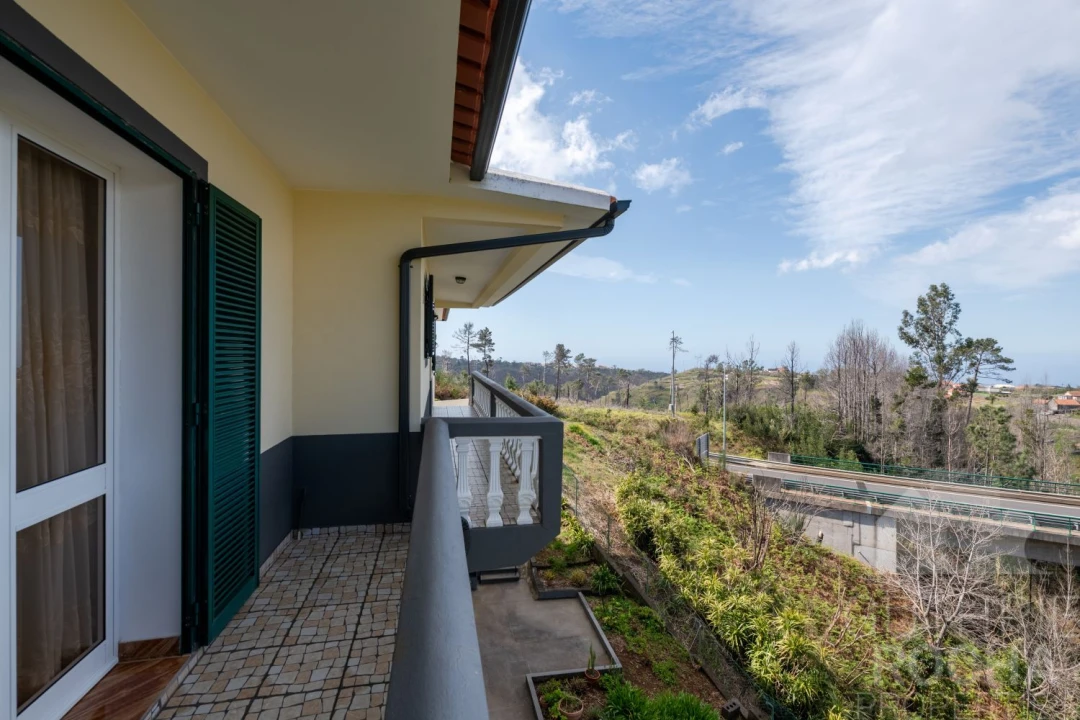 Moradia T4 para Venda em Prazeres Foto 6