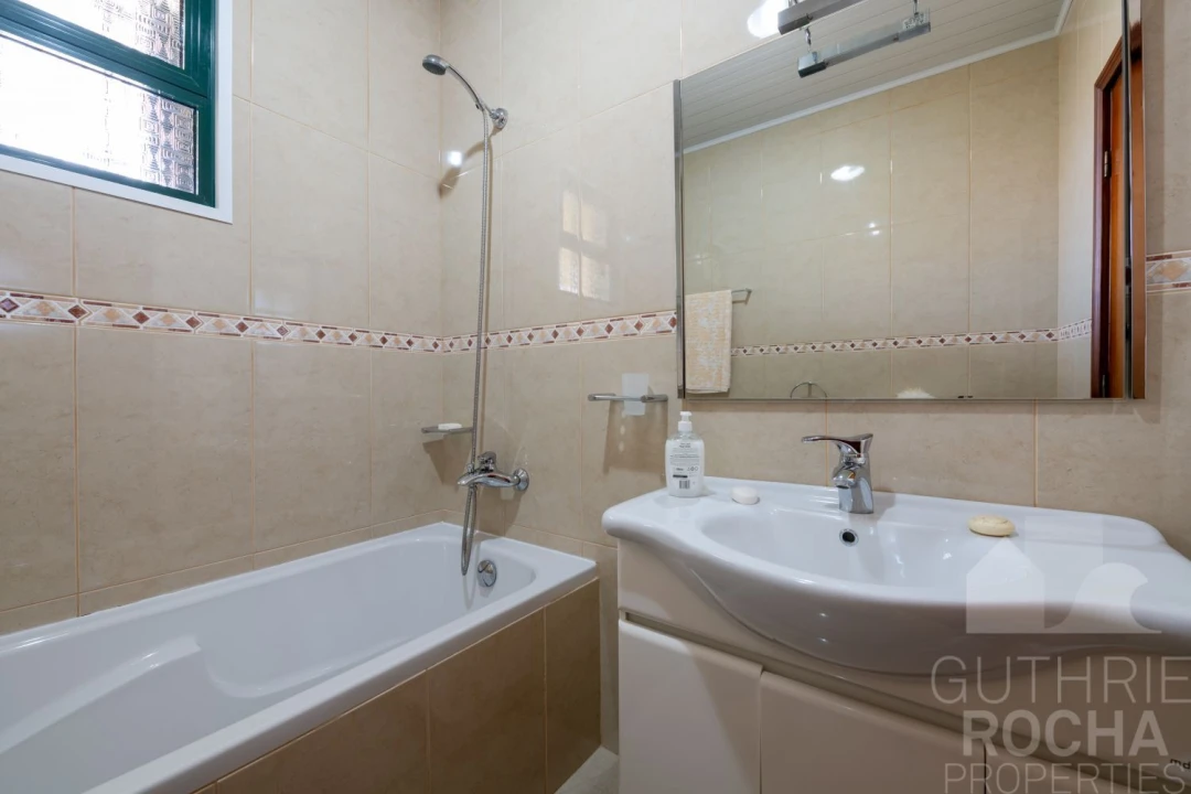 Moradia T4 para Venda em Prazeres Foto 20