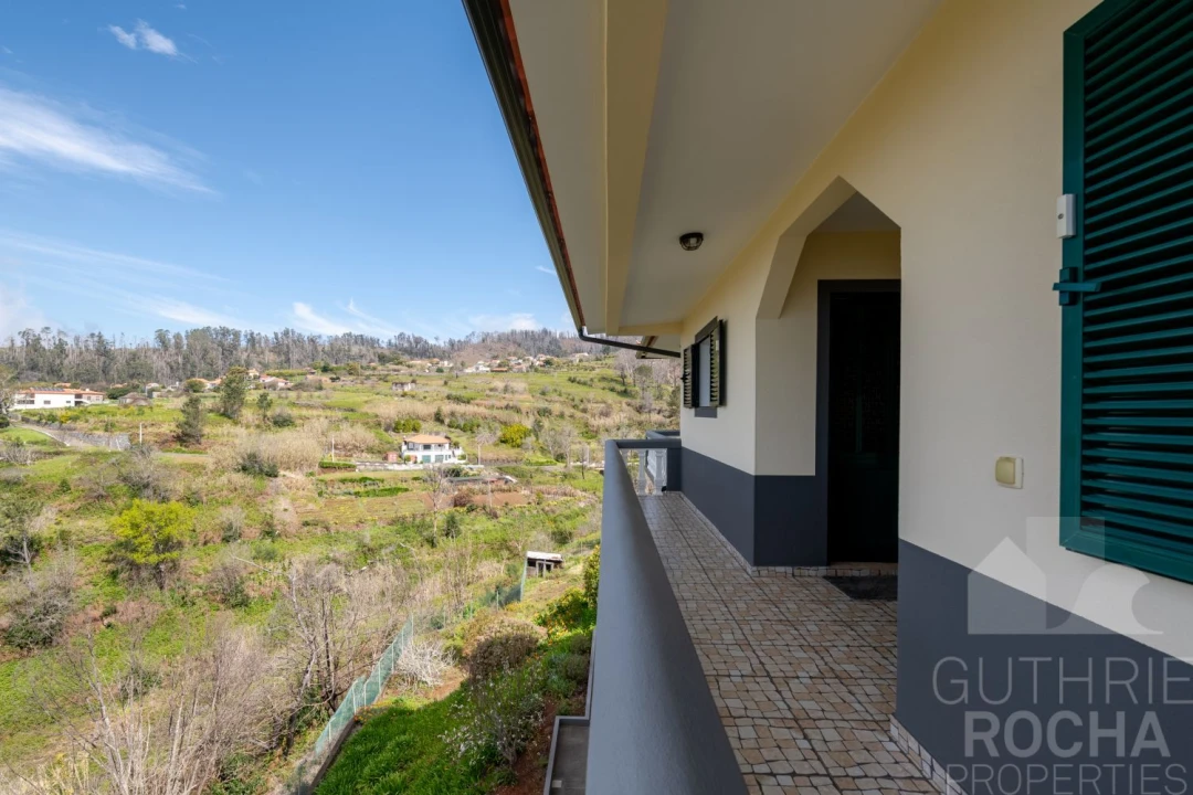 Moradia T4 para Venda em Prazeres Foto 2