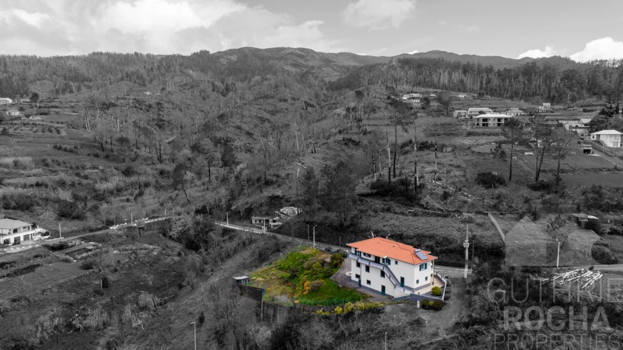 Moradia T4 para Venda em Prazeres Foto 42