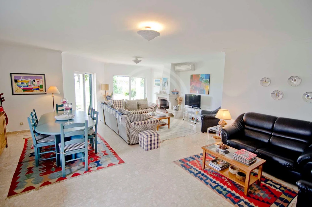 Moradia T4 para Arrendamento férias em Quarteira Foto 6