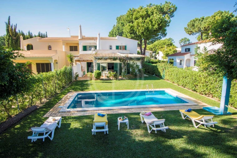 Moradia T4 para Arrendamento férias em Quarteira Foto 2