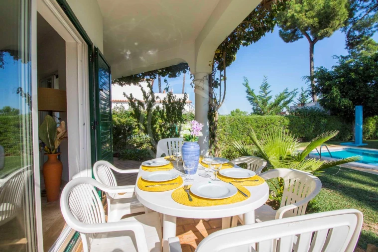 Moradia T4 para Arrendamento férias em Quarteira Foto 3