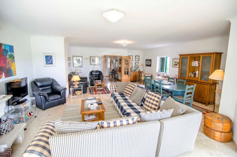 Moradia T4 para Arrendamento férias em Quarteira Foto 5