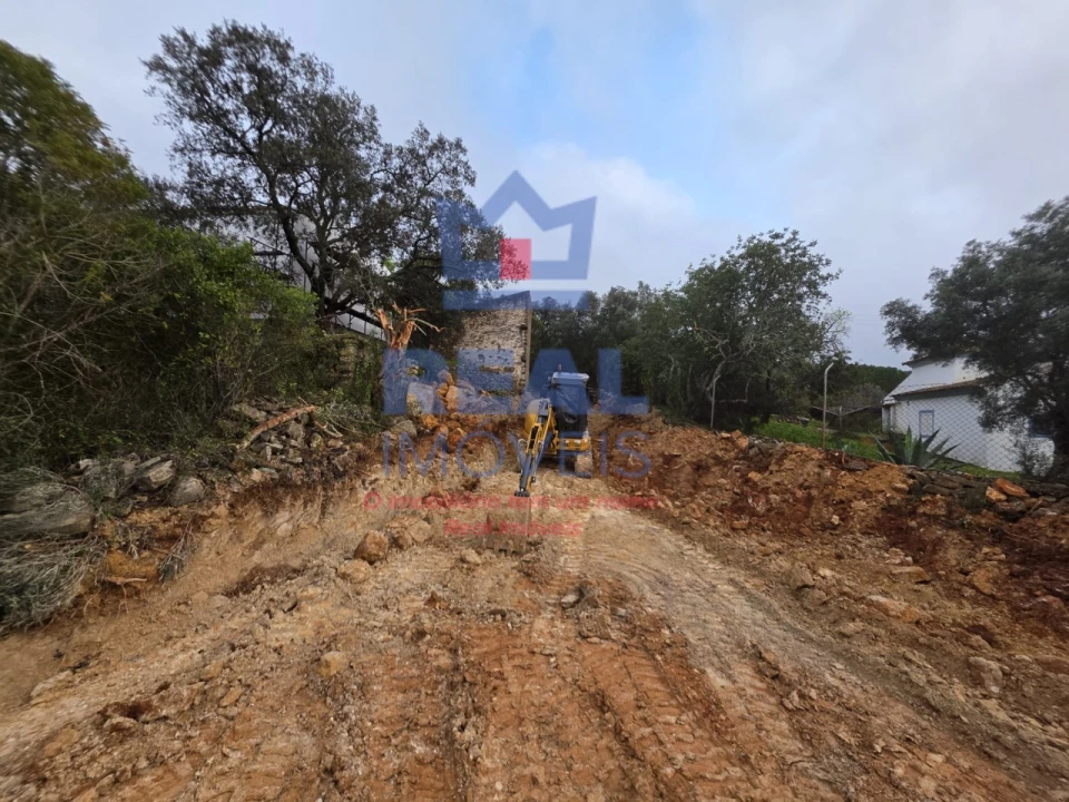 Terreno para Venda em Santa Barbara de Nexe Foto 1