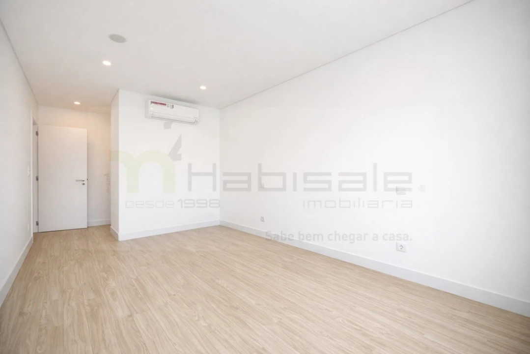 Apartamento T3 para Venda em Santo António dos Cavaleiros e Frielas Foto 7