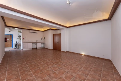 Escritório para Arrendamento em Évora (São Mamede, Sé, São Pedro e Santo Antão)