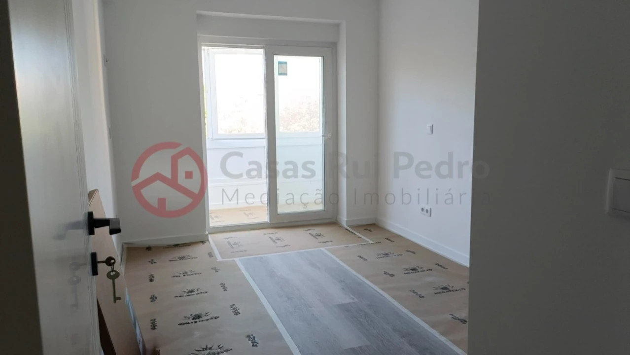 Apartamento T2 para Venda em Corroios Foto 7